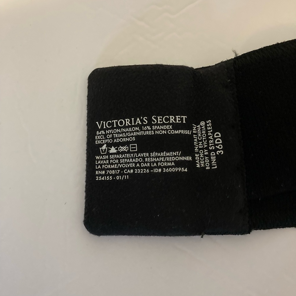 Victoria’s Secret strapless bra